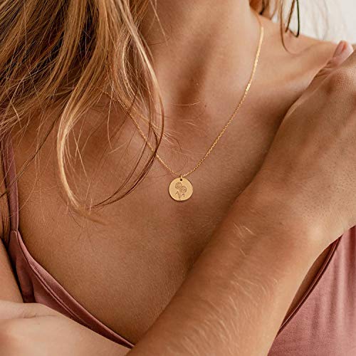 Birth Flower Necklace 18k Gold Engraved Custom Floral Pendant Necklaces Dainty Birth Month Flower Disc Charm Hand Stamped Flower Disk Necklace Personalized Jewelry Birthday Gift for Her